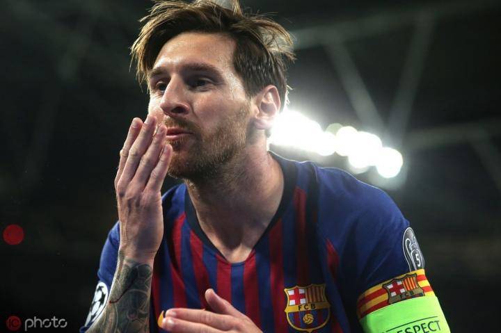 范戴克c罗梅西领金球奖,国际足联最佳前锋c罗梅西