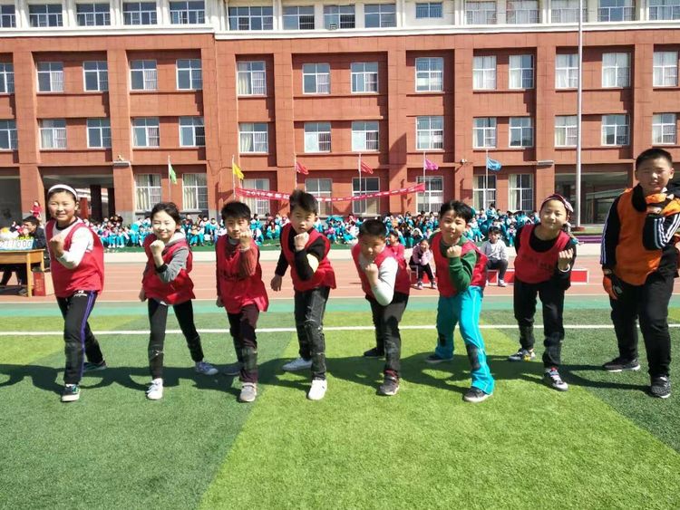 枣庄市建设路小学足球比赛,枣庄薛城区临山小学足球比赛