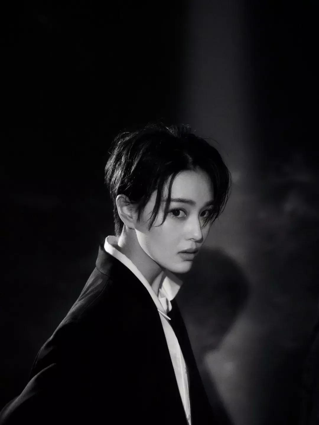 张馨予短发又飒又美,军嫂张馨予短发造型又a又飒