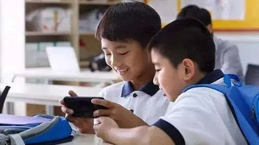 孩子玩游戏上瘾不上学怎么办,3岁小孩玩游戏不可自拔