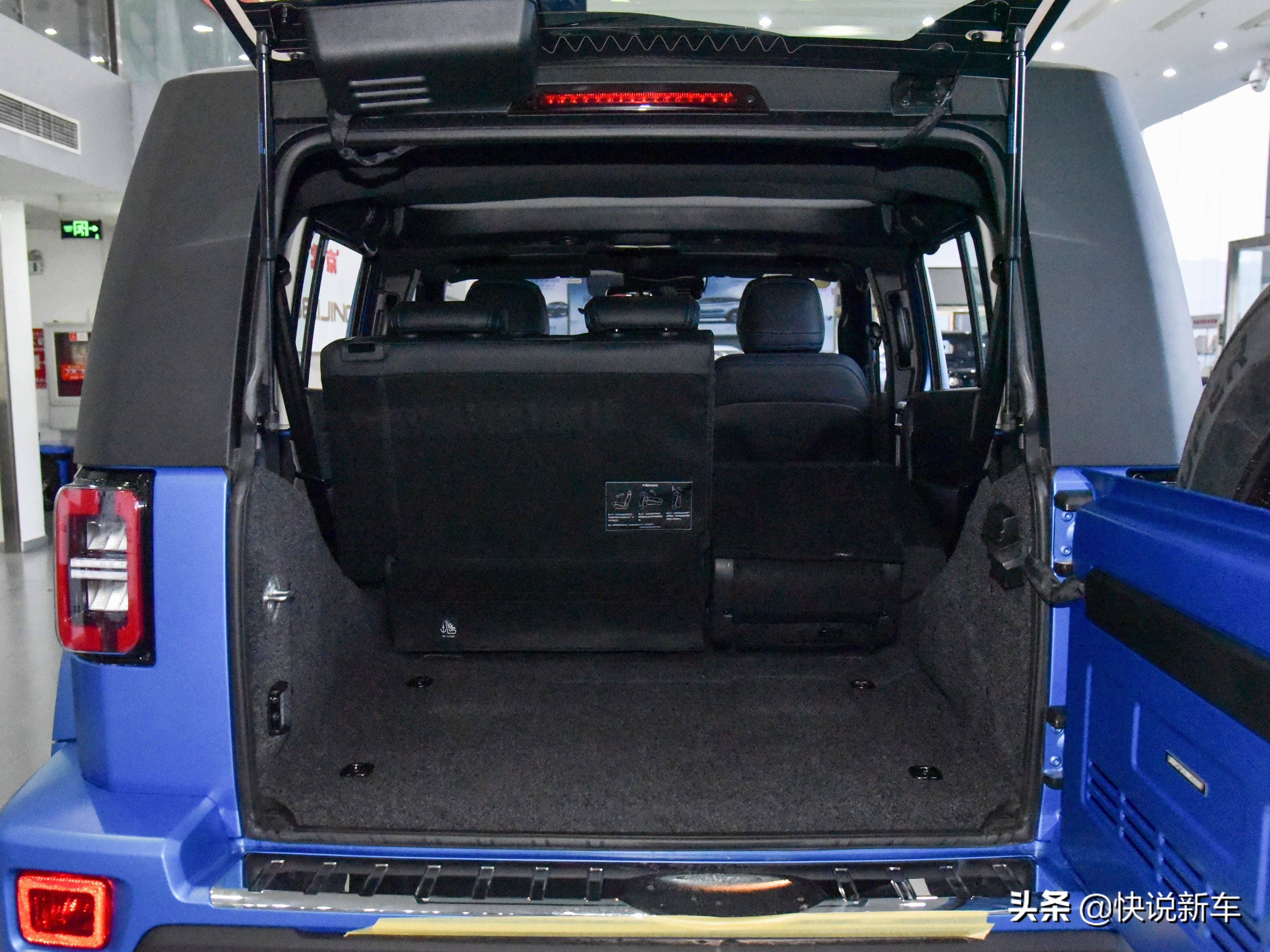 bj40自动四驱四门,三把锁六座越野车