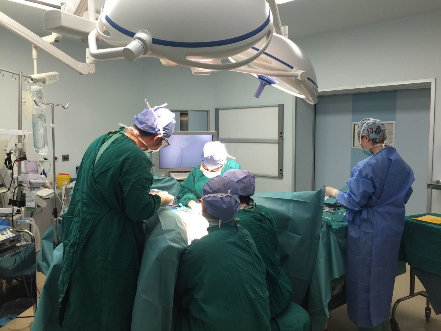 女性漏尿是啥原因引起的怎么治疗,女性漏尿可能是什么原因导致的