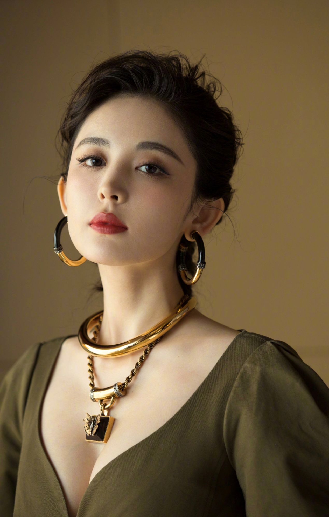 天生的美人胚子，脸上一般具有4个特征，淡妆浓妆都很好看