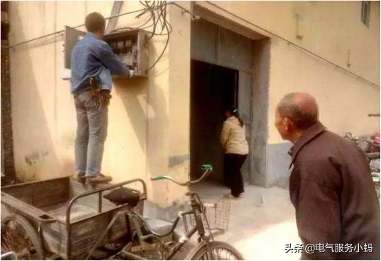 电工在工厂成了勤杂工,为什么电工最辛苦