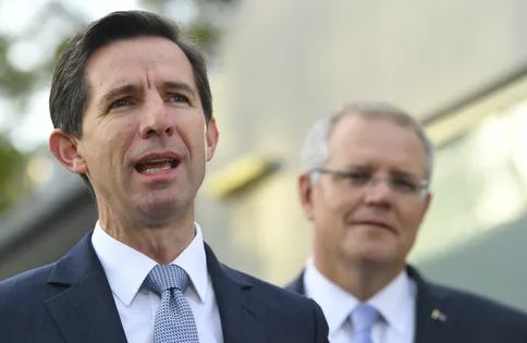 为了中国，澳洲跟美国“翻脸”了！多种农产品出口受阻，这回知道疼了？