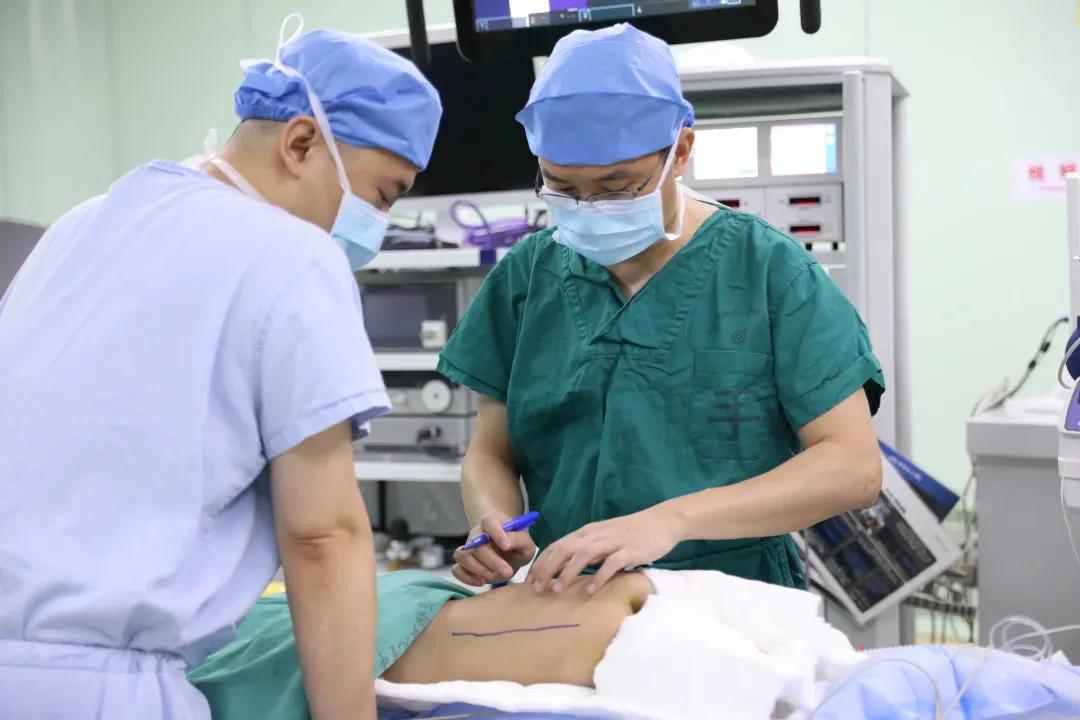 全国县域首例机器人辅助手术,西南医科大学附属医院机器人手术