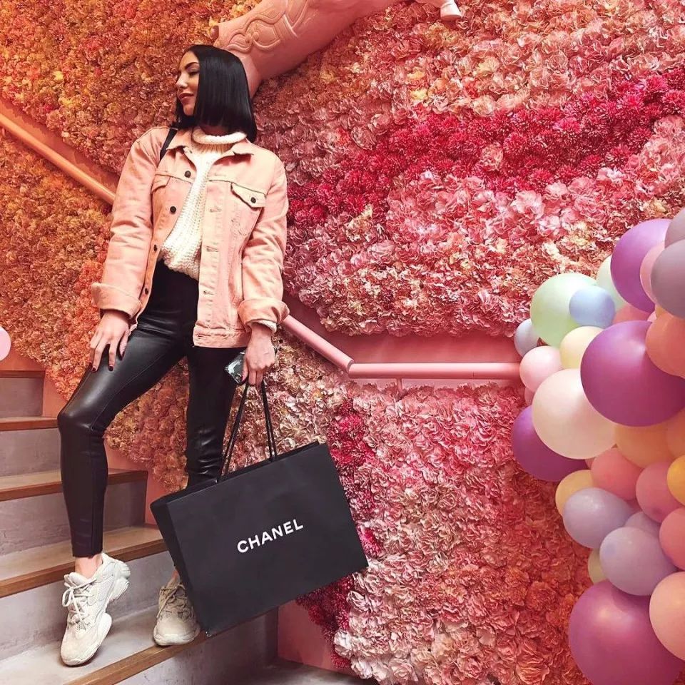 浼︽暒濂冲,浼︽暒濂崇敓