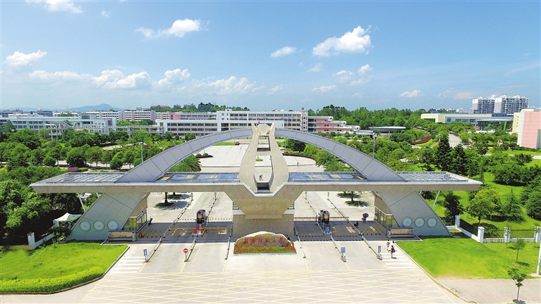 赣南师范大学怎么样？是二本院校吗？值得报考吗？有什么好专业