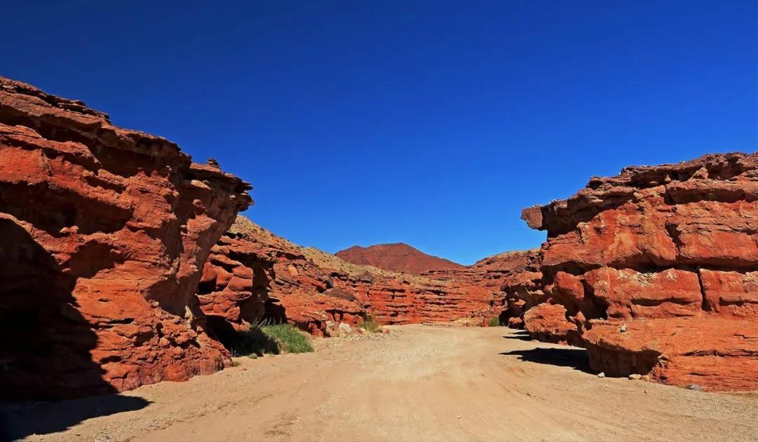 探秘阴山山脉,阴山山脉详细穿越路线