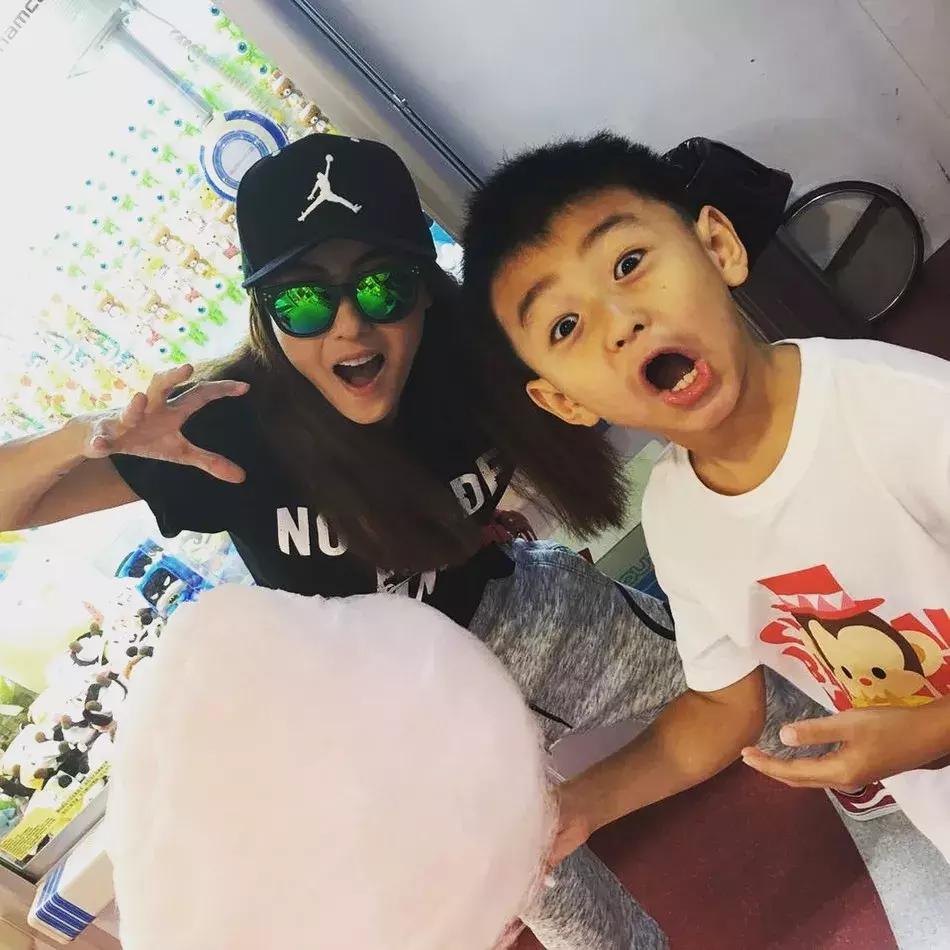 张柏芝多少岁离婚,张柏芝离婚多少岁