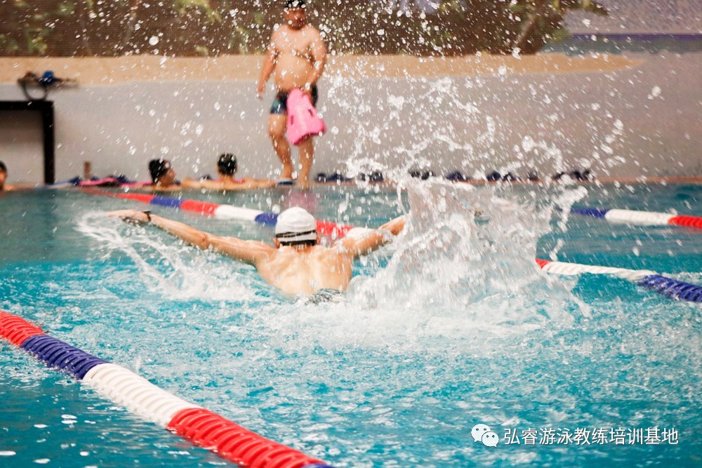 怕耳朵进水怎么学习游泳,怎么克服游泳时耳朵进水的恐惧