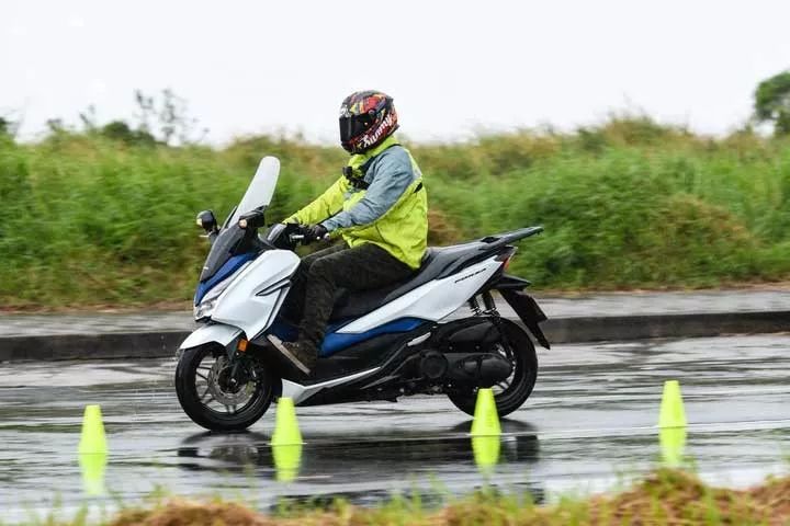 雅马哈xmax300和本田佛沙详细比较,雅马哈xmax300对比本田佛沙