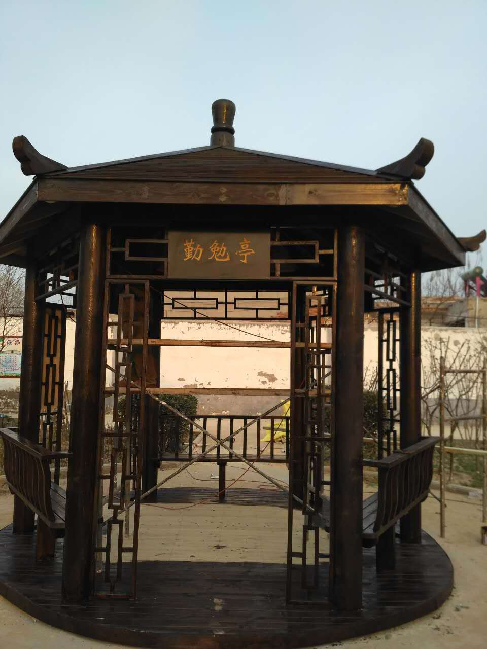 防腐木凉亭批发价多少,防腐木凉亭有哪些优势