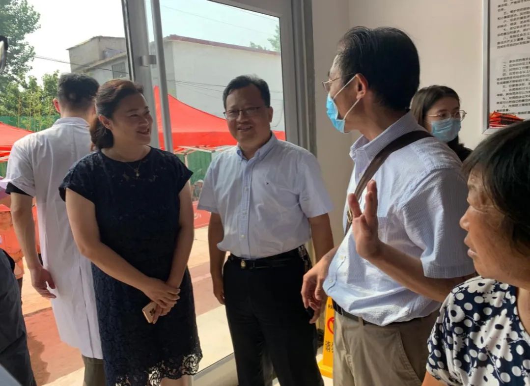 情系家乡献爱心回馈桑梓见真情,情系桑梓行善举捐资助学惠民生