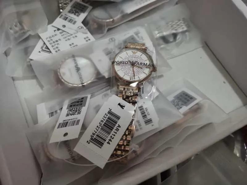 包装是正品但是里边是假货,包装盒有防伪码东西是假货