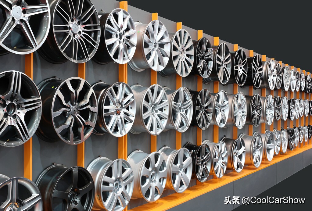 轮毂改黑绿双拼色案例,轮毂换色教程