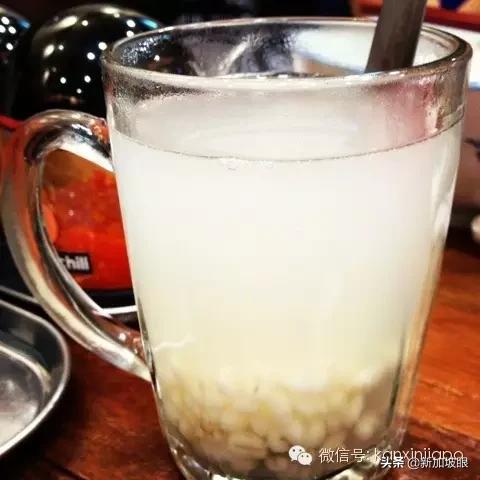 要在新加坡生活，你必须先学会怎么在咖啡店叫“水”