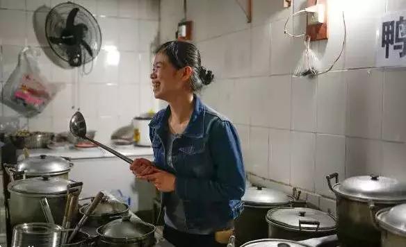 风景不输东南亚，美食百元吃到撑，这座滨海小城冬季正好最迷人