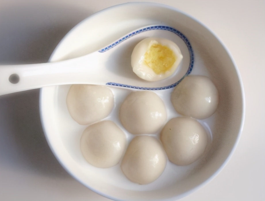 开水放汤圆还是冷水放汤圆,煮汤圆应该冷水下锅还是热水下锅