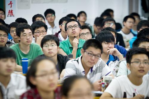 上二本的学校真的有出路吗,考上一个普通的二本之后该怎么办