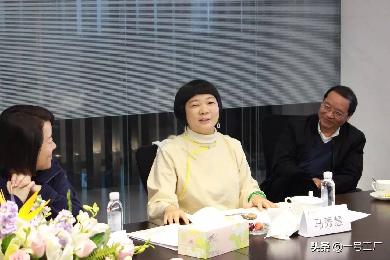 3岁时因为穷被送人，和穷小子私奔用3万元创业，今成百亿女富豪