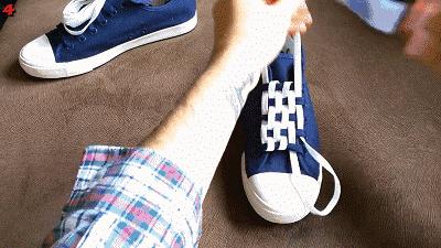 怎样让鞋子鞋带最好看,怎么样才能让鞋带系得更好看