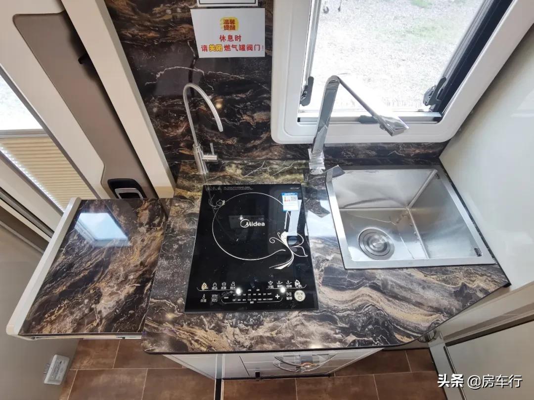 依维柯四驱升顶房车b型房车,依维柯c型房车戈士达房车