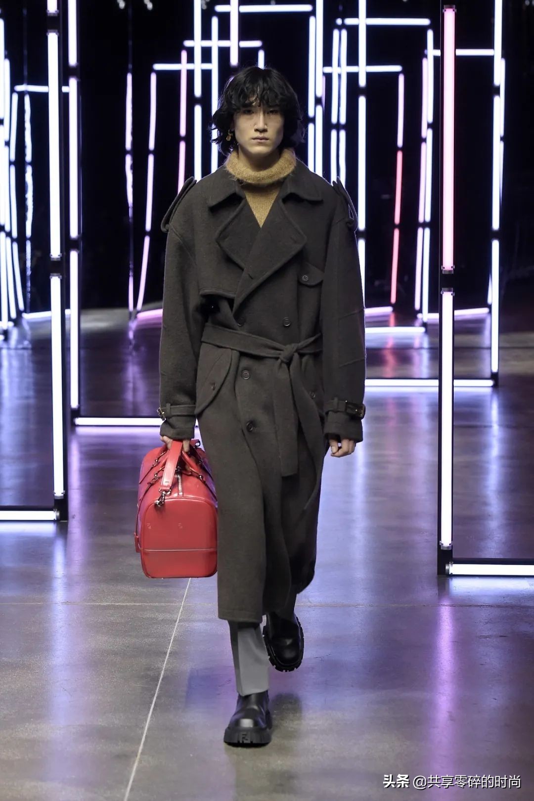 fendi芬迪2023年春夏男装时装秀,最潮流fendi2020秋冬系列时装