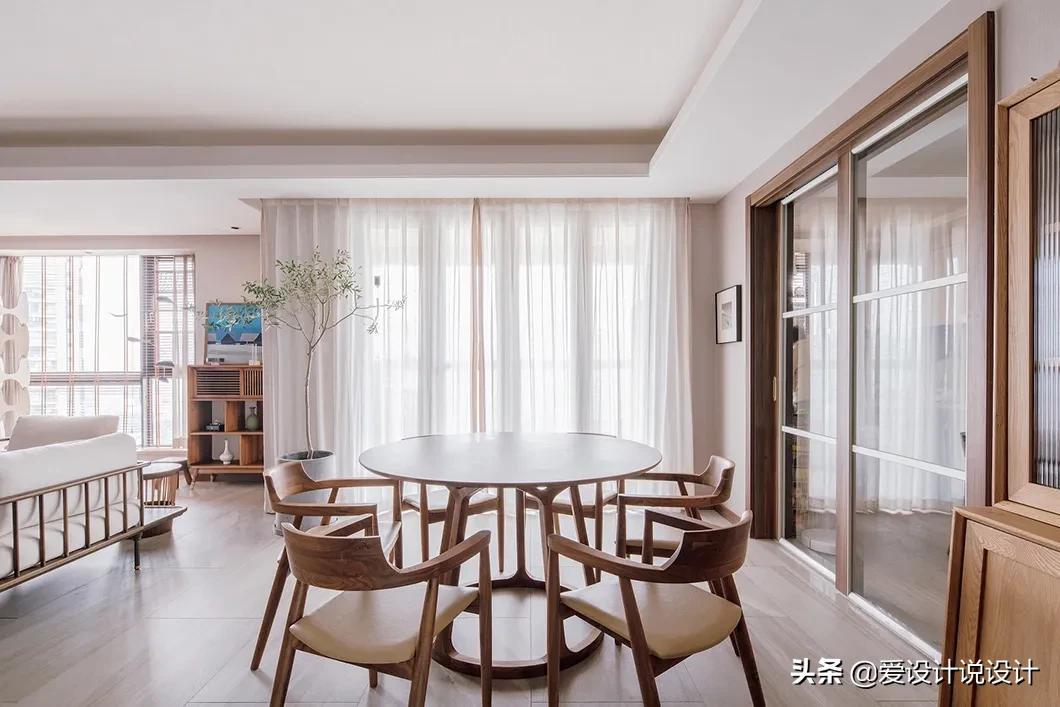 原木是让人清新脱俗的风格,现代简约和原木风混搭