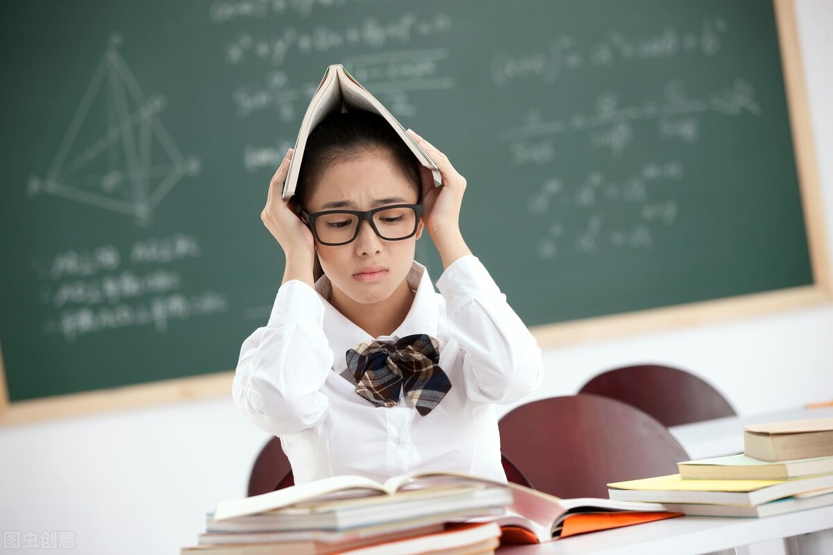 49中男生校园坠亡,四十九中学生因感情坠亡