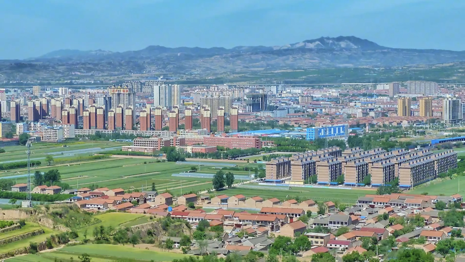 山西运城市一个县，因汉武帝得名，境内有“中华宰相村”