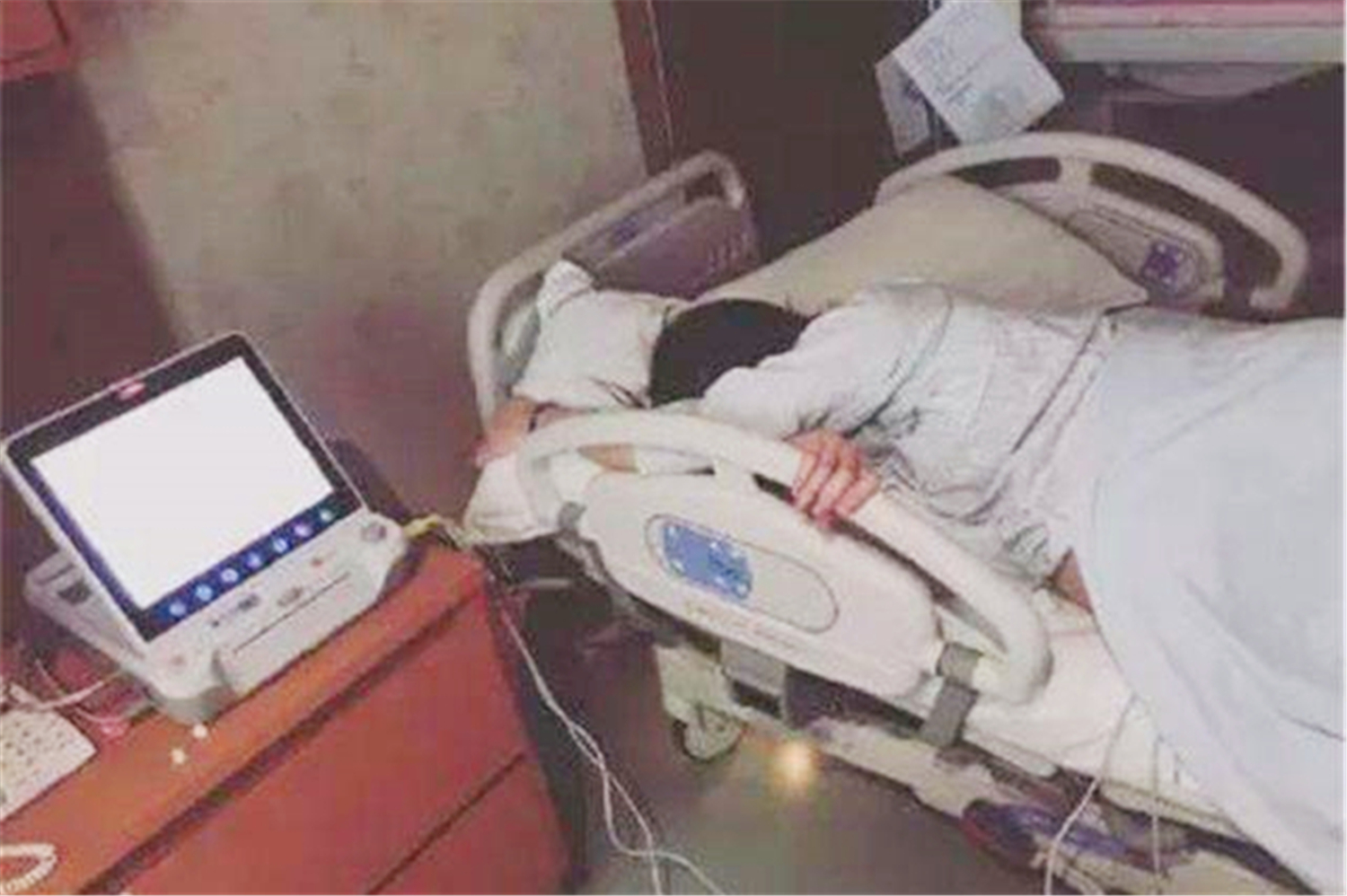 顺产恶露怎样是正常,顺产后什么时候开始排恶露