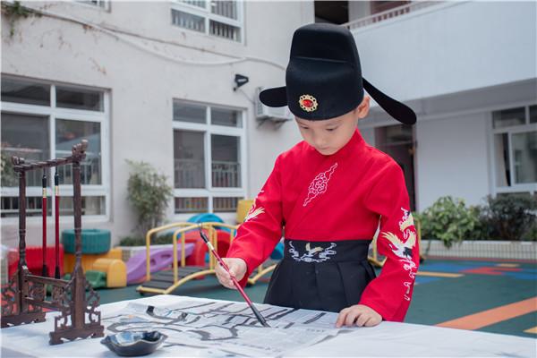 笔墨纸砚润童心，书香画韵趣国庆：合肥市宿州路幼儿园迎国庆活动
