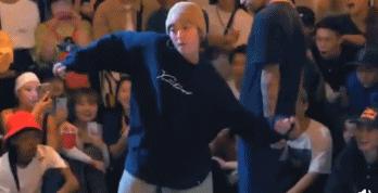 跟王一博一起采访,和王一博聊什么