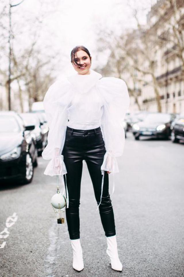 驼背矫正方法女,驼背穿衣服不好看如何改善