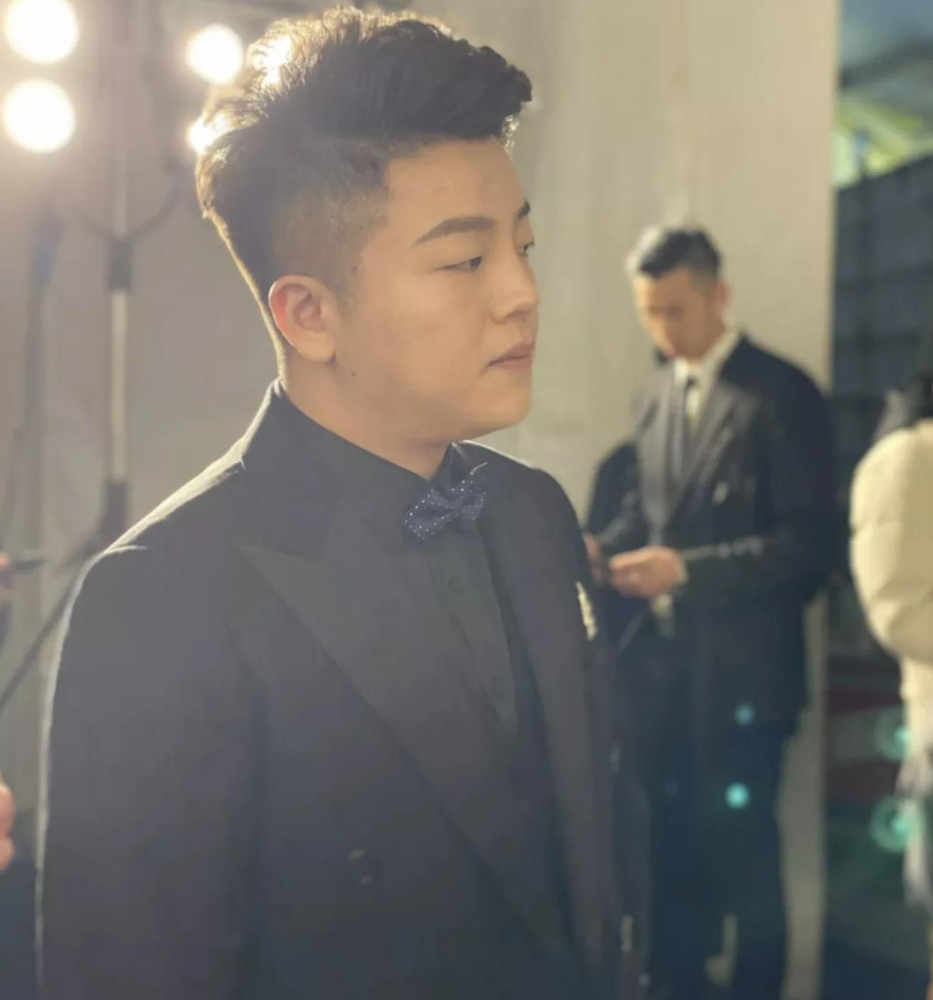 斗鱼雨神弃赛粉丝节，被炫石强硬抬！百万“保真鱼翅”护航榜一！