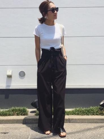 别人穿白T也时髦，为何自己穿像“睡衣”？这些搭配细节很重要