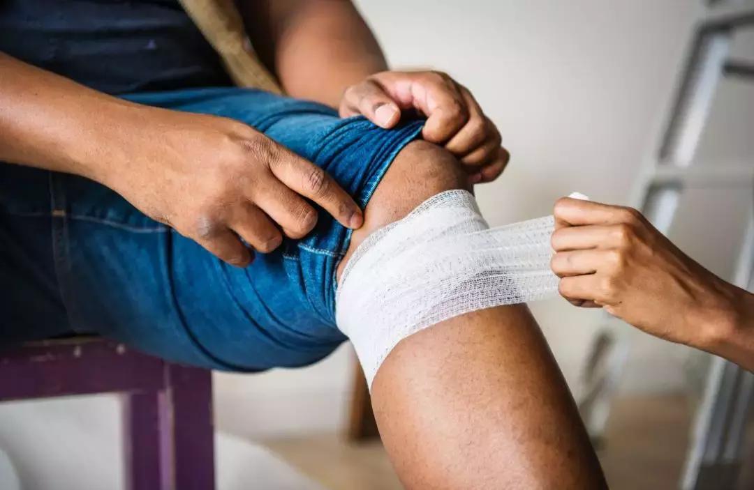 童工工伤不够伤残有没有误工费,童工工伤该索取赔偿吗