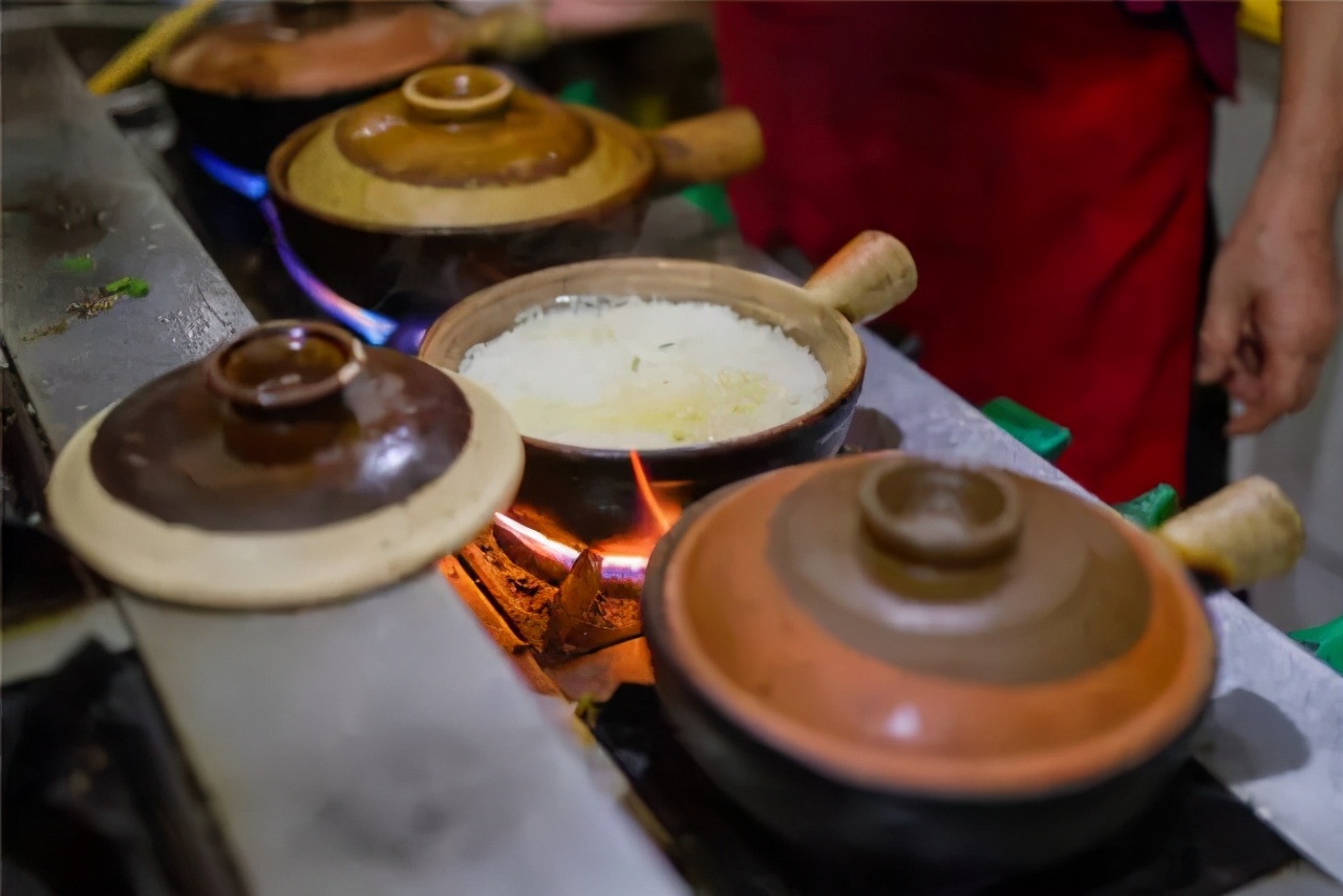在广东万物皆可煲仔饭,万物皆可煲的煲仔饭