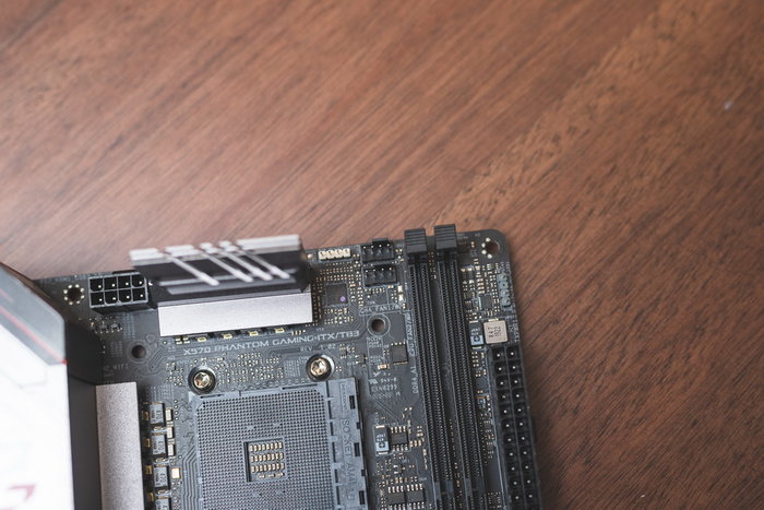 圣诞节前装一台白色的ITX性能钢炮游戏主机