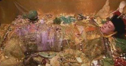 古代嫔妃下葬为何要堵住九窍,古代妃子下葬为何要堵住九窍