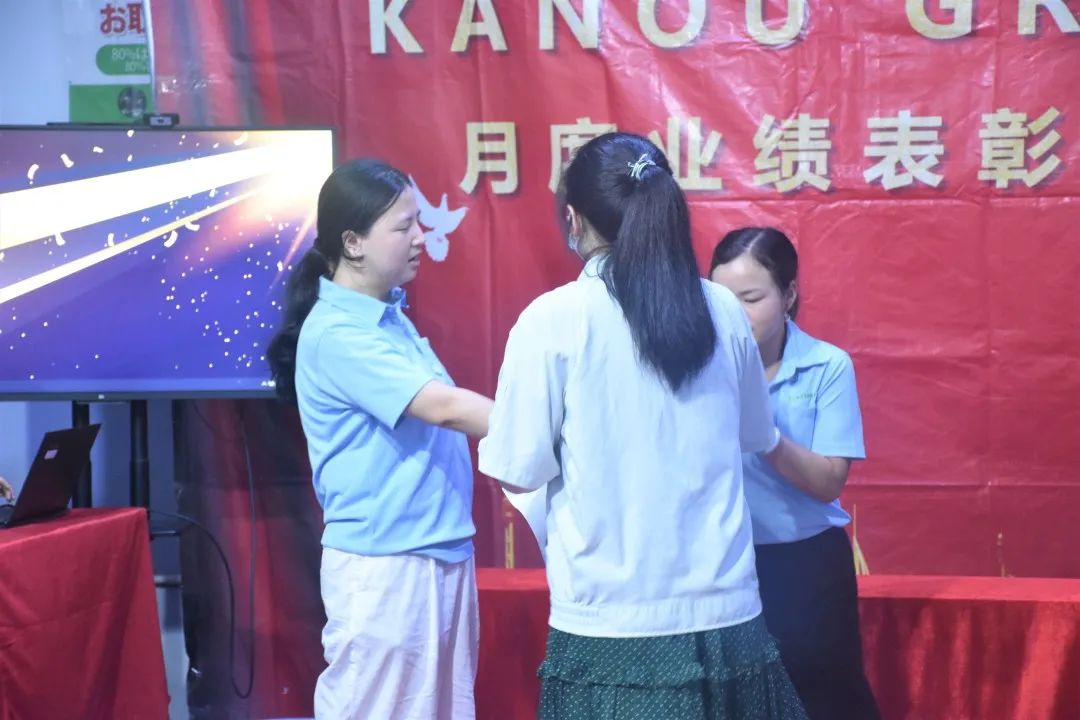 年终总结暨员工表彰大会议程,年终总结大会暨表彰会开场白