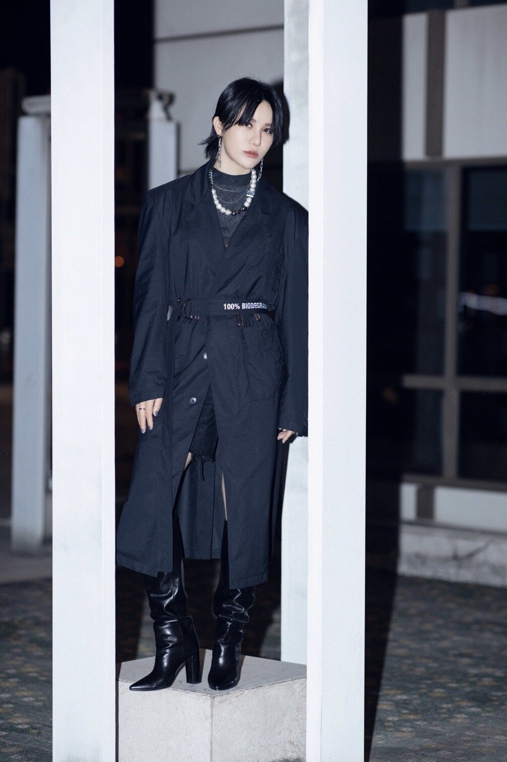 37岁的尚雯婕也太会穿了，黑色蕾丝打底搭配波点衬衫，造型感十足