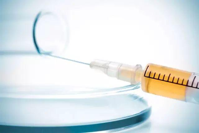 皮肤起红斑是什么病造成的,皮肤大面积红斑是什么病