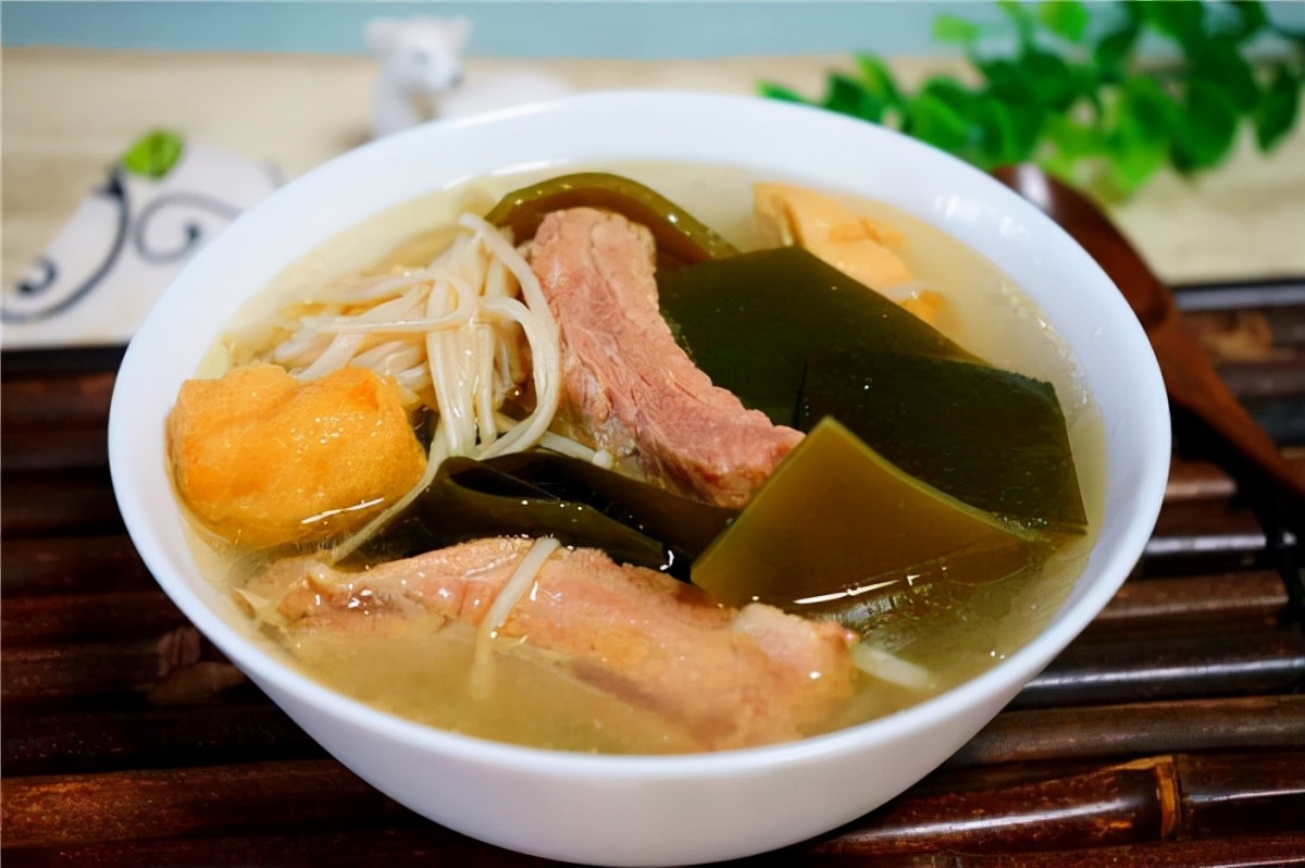 海带汤和排骨一起炖可以吗,海带排骨汤和菜能一起煮吗