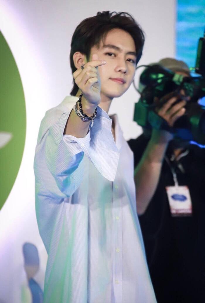 他泰让人一眼万年的外观：妞的鼻尖痣泡芙的笑眼文总的手