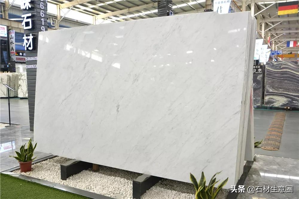 岩板选择卡拉拉塔白还是鱼肚白,卡拉拉白通体大理石