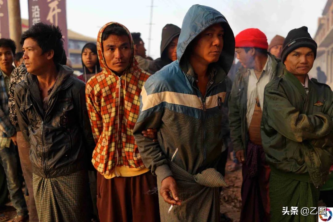 回流嫌疑人自述在缅北被ak47抵头,被ak-47击中