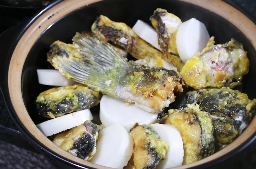 草鱼做汤好吃的做法,草鱼怎么做汤浓肉鲜