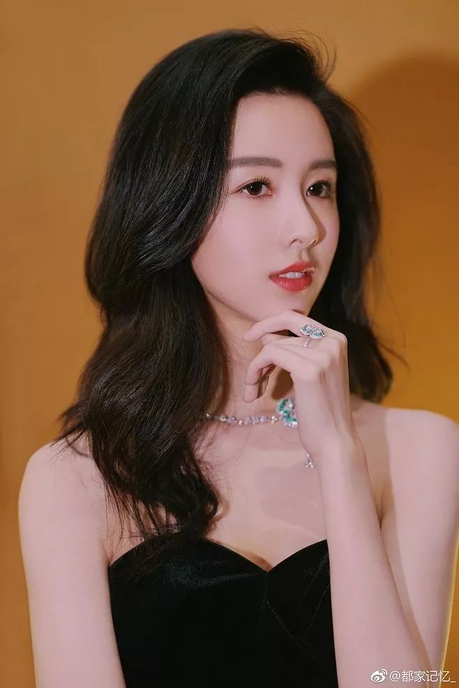 跟着欧阳娜娜拍校服写真,虞书欣欧阳娜娜赵露思鞠婧祎白鹿